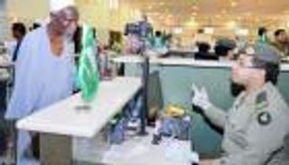 بالصور.. جوازات ميناء جدة تستقبل أولى رحلات الحج