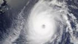 تحذيرات من إعصار قوي يضرب غرب اليابان