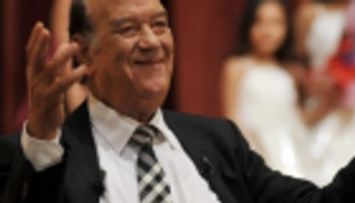 مهرجان القاهرة السينمائي يهدي حسن حسني جائزة "فاتن حمامة"