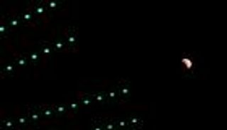 بالصور.. العراق يشهد الخسوف الكلي للقمر