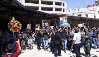 أهالي السويداء يشيعون قتلى تفجيرات داعش الإرهابية