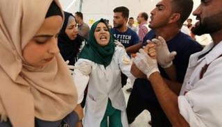 المسعفة الفلسطينية لمياء أبومصطفى في حالة صدمة