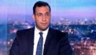  حارس ماكرون بعد ضرب المتظاهرين: إثارة الأزمة مؤامرة ضد الرئيس 