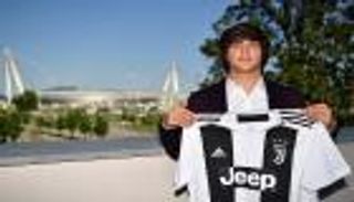 يوفنتوس يعلن تعاقده مع موهبة برشلونة