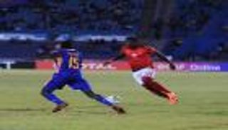 الأهلي المصري يكشف مدة غياب أجايي عن الملاعب