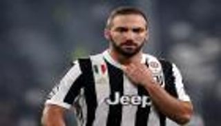 هيجوايين يقترب من ميلان