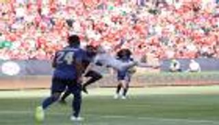 ليفربول يقسو وديا على يونايتد برباعية