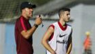 سيميوني يطالب فرساليكو بالبقاء في أتلتيكو مدريد