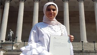 الطالبة الإماراتية سارا راشد المطوع