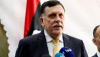 ليبيا.. السراج يقيل وزير دفاعه المتورط في مجزرة براك الشاطئ