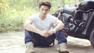 الفنان الهندي أياز أحمد 