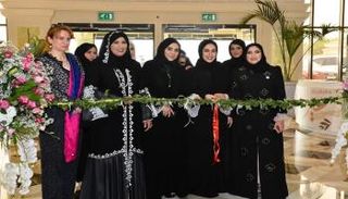 شما المزروعي تفتتح معرض 