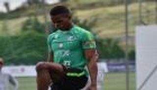 اتحاد جدة يوضح حقيقة التفاوض مع لاعب القادسية