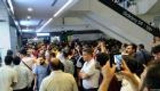 نزيف إيران يتواصل.. توتر أمني واعتقالات بعد تهاوي العملة