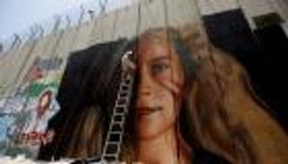 عهد التميمي لـ"الجارديان": سأدرس القانون لمقاضاة الاحتلال أمام المحاكم الدولية