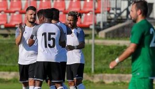 لاعبو فريق الشباب