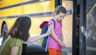 دراسة: الأطفال قد يرثون القلق من آبائهم 