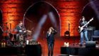 كارلا بروني تحيي حفلا في مهرجانات بيت الدين بحضور ساركوزي