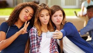 أنستقرام خطر على الفتيات