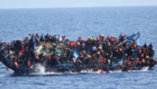 إنقاذ 574 مهاجرا غير شرعي قرب السواحل الليبية 