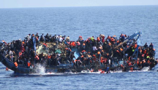 مركب يحمل مهاجرين غير شرعيين