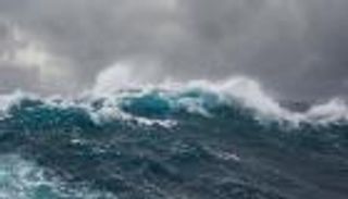 أرصاد الإمارات تجدد تحذيراته من اضطراب البحر