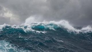 ارتفاع الموج يتراوح من 4 إلى 6 أقدام في العمق - أرشيفية