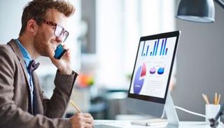 استخدام الهواتف المحمولة تقلص لأول مرة