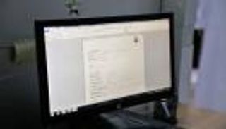 بلدية العين الإماراتية تصدر أول معاملة بطريقة برايل للمكفوفين