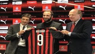 جونزالو هيجوايين   