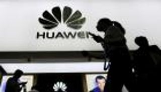 "هواوي" تستهدف صدارة سوق الهواتف الذكية بعد الإطاحة بـ"أبل"