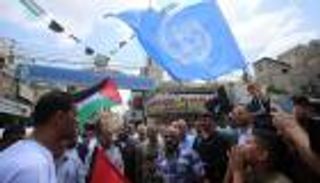 وقفة في نابلس الفلسطينية احتجاجا على فصل مئات الموظفين بأونروا
