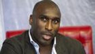 كامبل يحذر مدرب أرسنال من سرعة إيقاع البريمييرليج