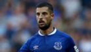 فيورنتينا يتفق على ضم مهاجم إيفرتون 