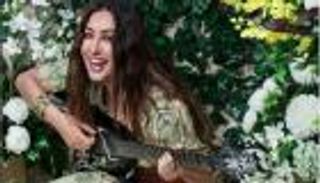 لطيفة تطرح أغنيتها الجديدة "فيها وفيها"