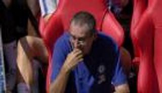 تصرف غريب من ساري لتعويض عدم التدخين في مباراة مانشستر سيتي