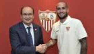 فيدال فضل إشبيلية على عروض مغرية