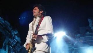 المغني الفرنسي ذو الأصول اللبنانية ماثيو شديد 