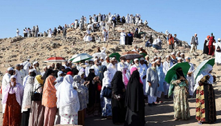 الحجاج يبدأون رحلتهم الإيمانية بزيارة المعالم التاريخية