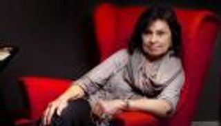 لاورا ريستريبو.. شهرزاد الرواية الكولومبية 