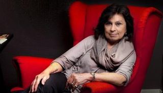 الروائية الكولومبية لاورا ريستريبو