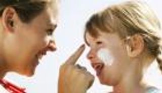 طرق حماية الجلد من أشعة الشمس.. ووصفتان طبيعيتان