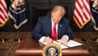 ترامب يتوعد المخالفين للعقوبات الأمريكية على إيران