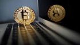 بيتكوين تتراجع دون 7 آلاف دولار