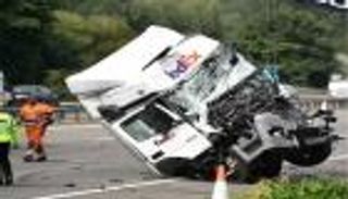 إيطاليا.. مقتل 12 عاملا مهاجرا في حادث مروري 