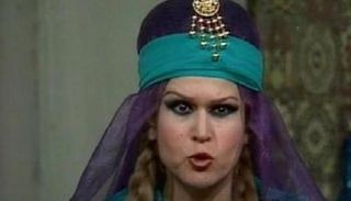 الفنانة الراحلة سناء مظهر خلال أحد أعمالها