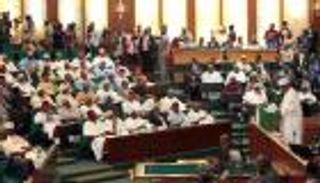 مسلحون يرتدون زي قوات الأمن يغلقون برلمان نيجيريا ويمنعون دخول النواب