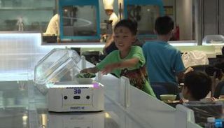 مطاعم تستعين بالروبوتات في الصين