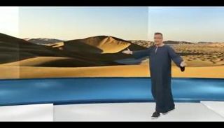 مذيع ألماني يقدم نشرة الطقس مرتديا الجلباب