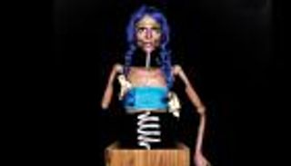 فنانة صربية تصنع حيلا بصرية بالرسم على جسدها